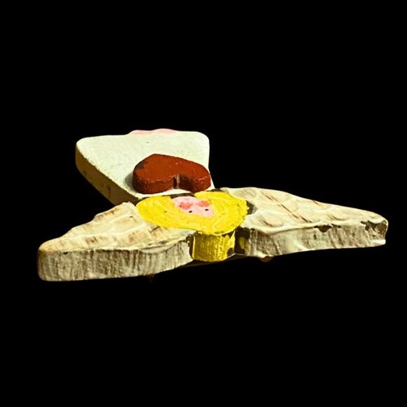 Vintage Painted Wooden Angel of Love Brooch - Picture 5 of 5